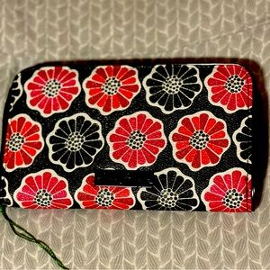 Vera Bradley Zip up wallet NWT